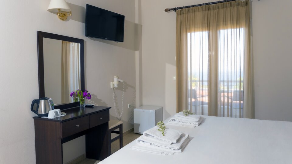 Tiara Holidays - Paradise Kriopigi - double-triple room